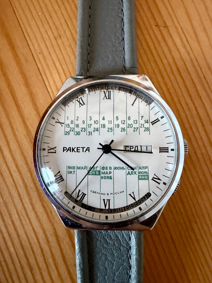 Montre Vintage Raketa russe URSS Calendrier 24h Cosmique