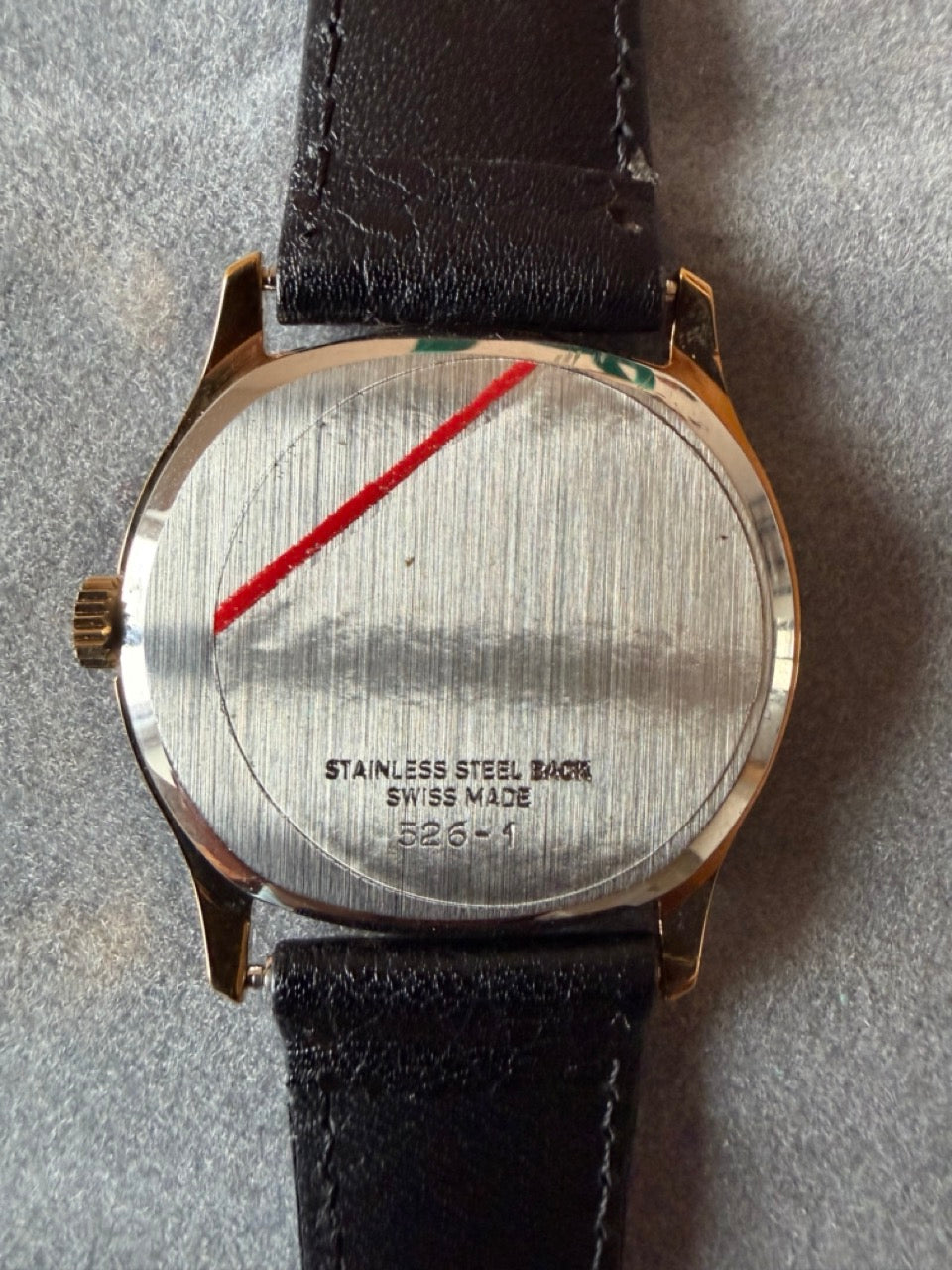 Montre Orano NOS Suisse tonneau plaqué or 70s ultra fine