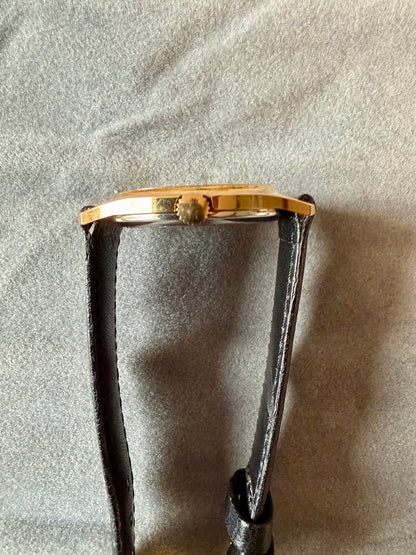 Montre Orano NOS Suisse tonneau plaqué or 70s ultra fine