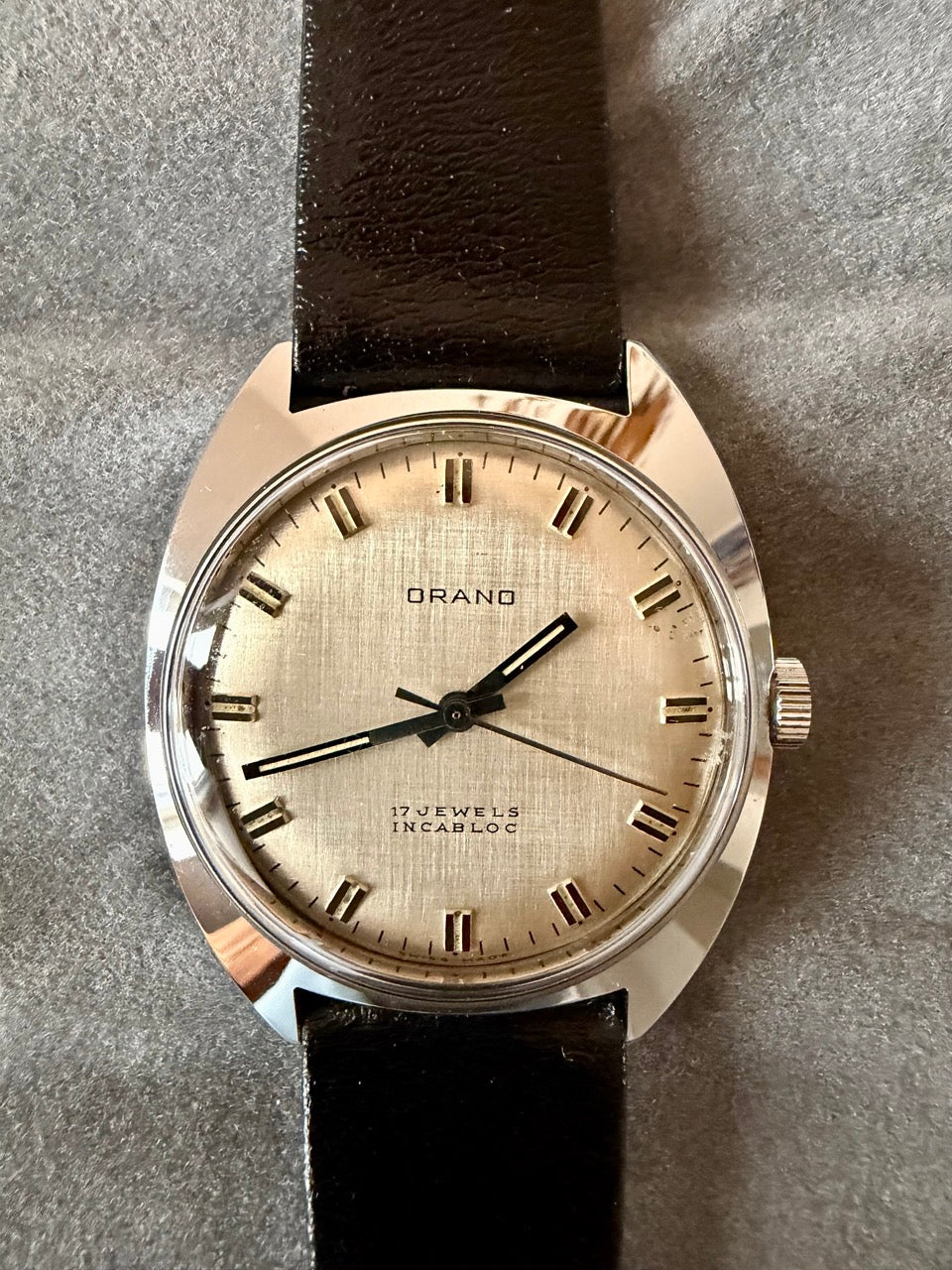 Montre Orano NOS Suisse 17 rubis incabloc cadran beige texturé