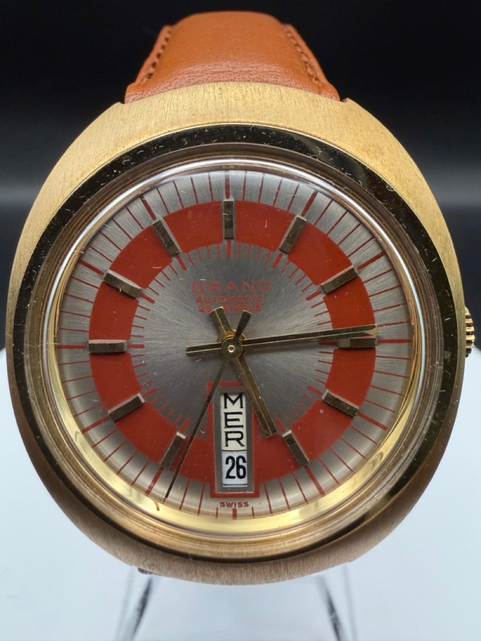 Montre Orano NOS Swiss Made Automatique day date rouge vintage plaqué or