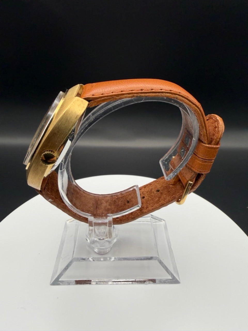 Montre Orano NOS Swiss Made Automatique day date rouge vintage plaqué or