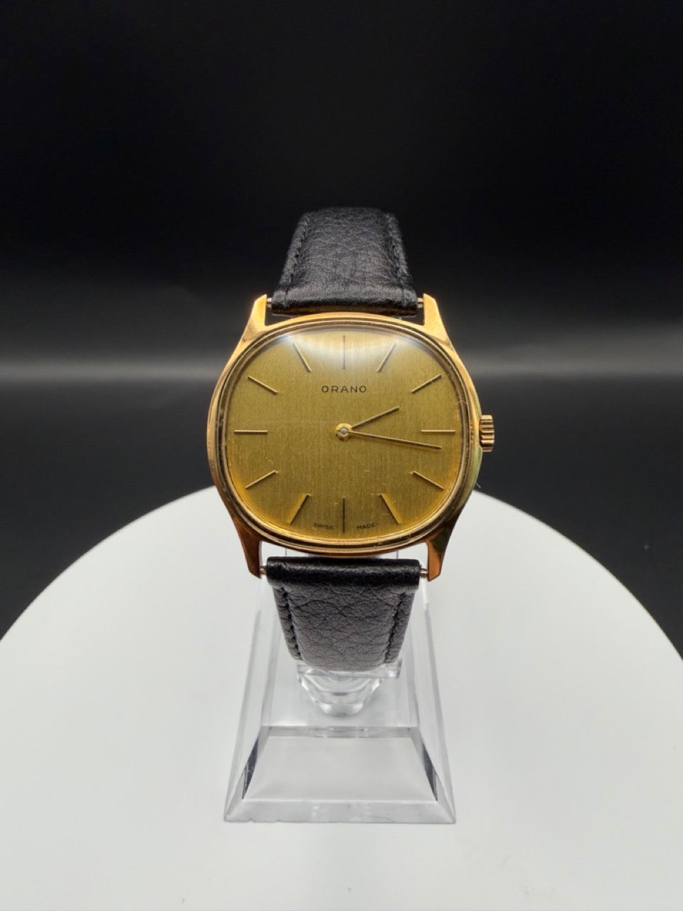 Montre Orano NOS Suisse tonneau plaqué or 70s ultra fine