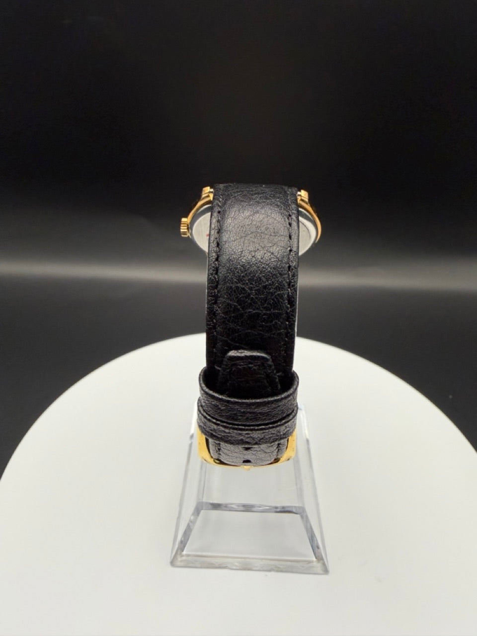 Montre Orano NOS Suisse tonneau plaqué or 70s ultra fine