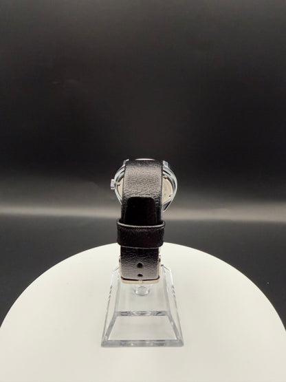 Montre Orano NOS Swiss Made Automatique Boitier silver, cadran clair et aiguilles dorées