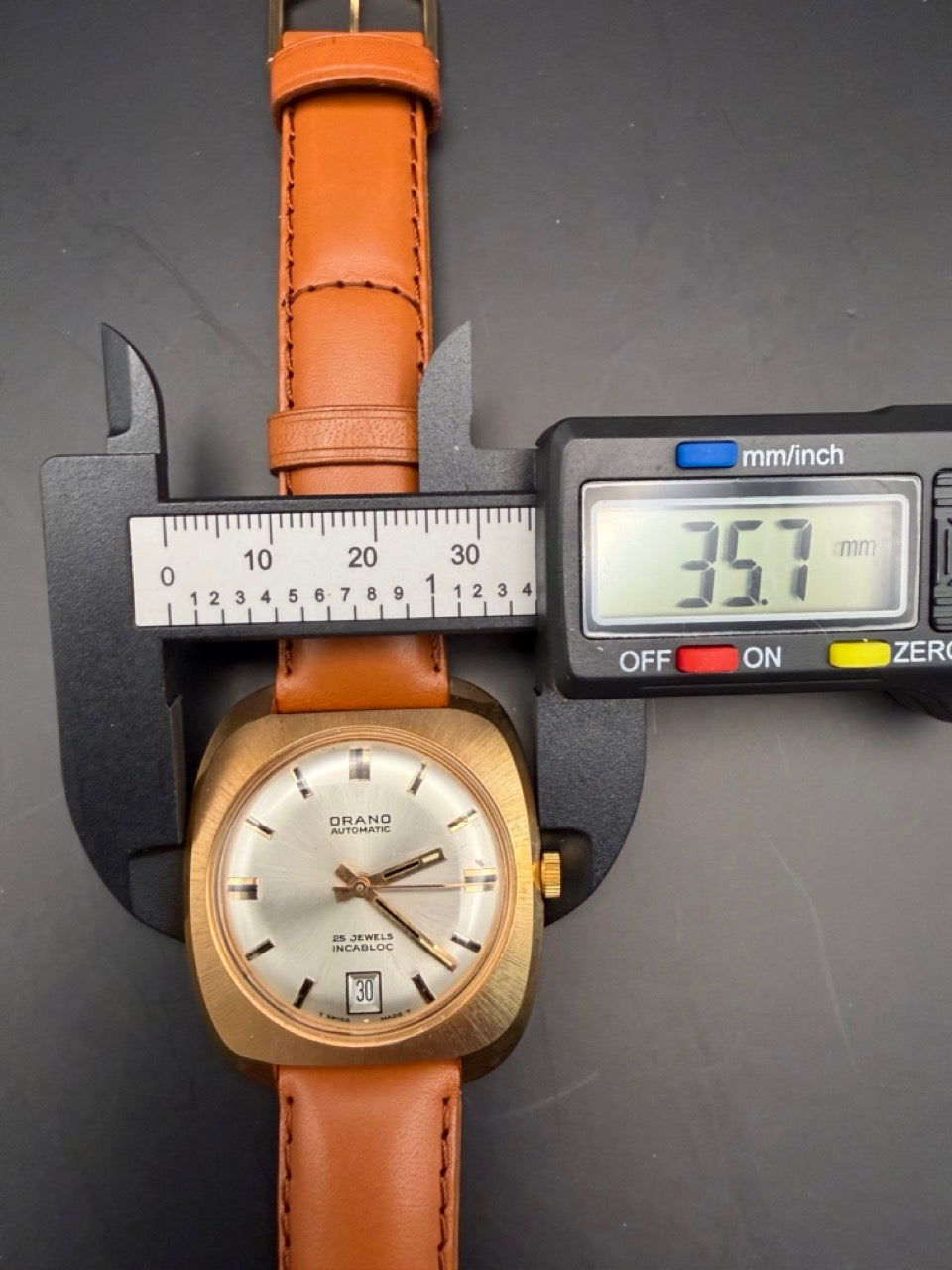 Montre Orano NOS Swiss Made Automatique doré bracelet marron