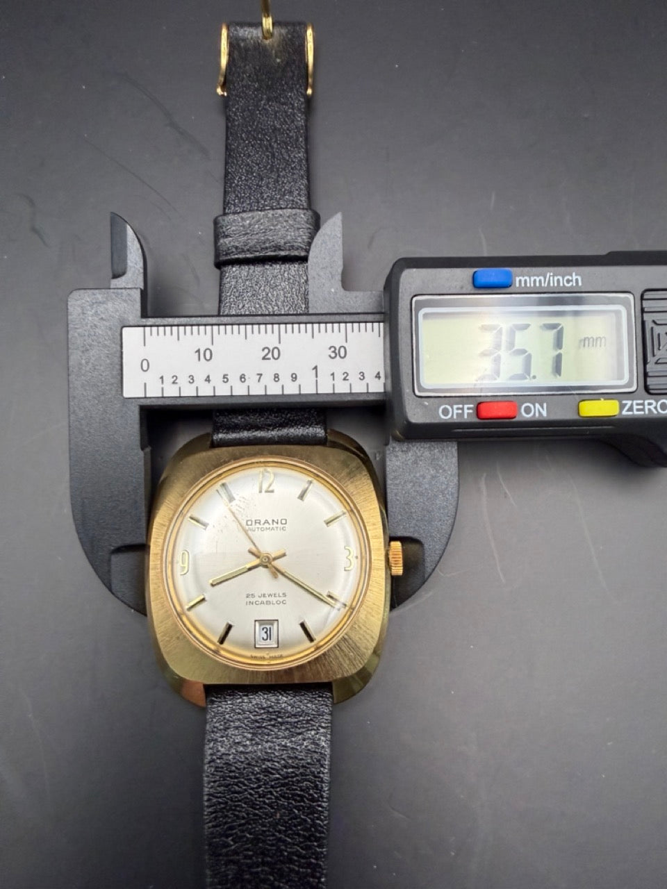 Montre Orano NOS Swiss Made Automatique doré