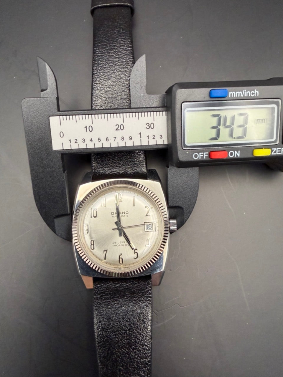 Montre Orano NOS Swiss Made Automatique day date vintage