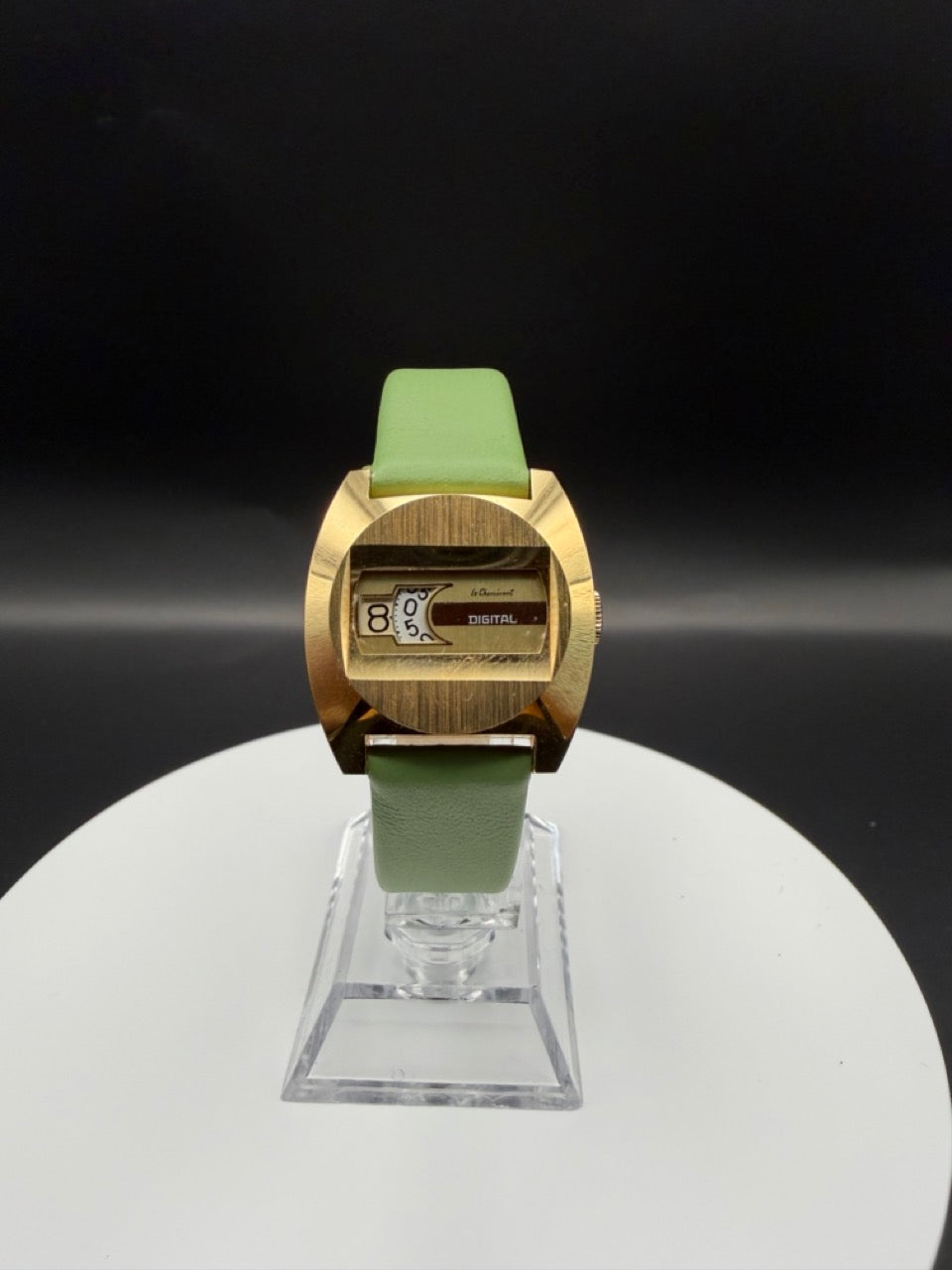 Montre Le Cheminant Digital Automatique Suisse vintage