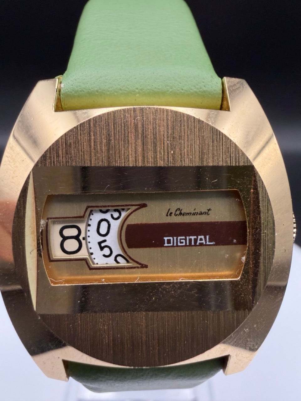 Montre Le Cheminant Digital Automatique Suisse vintage