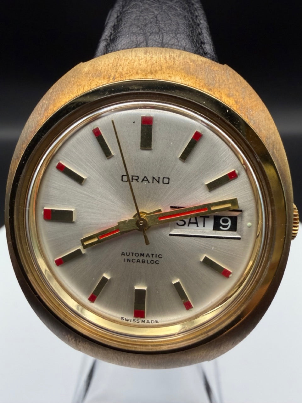 Montre Orano NOS Swiss Made Automatique day date vintage aiguilles rouges