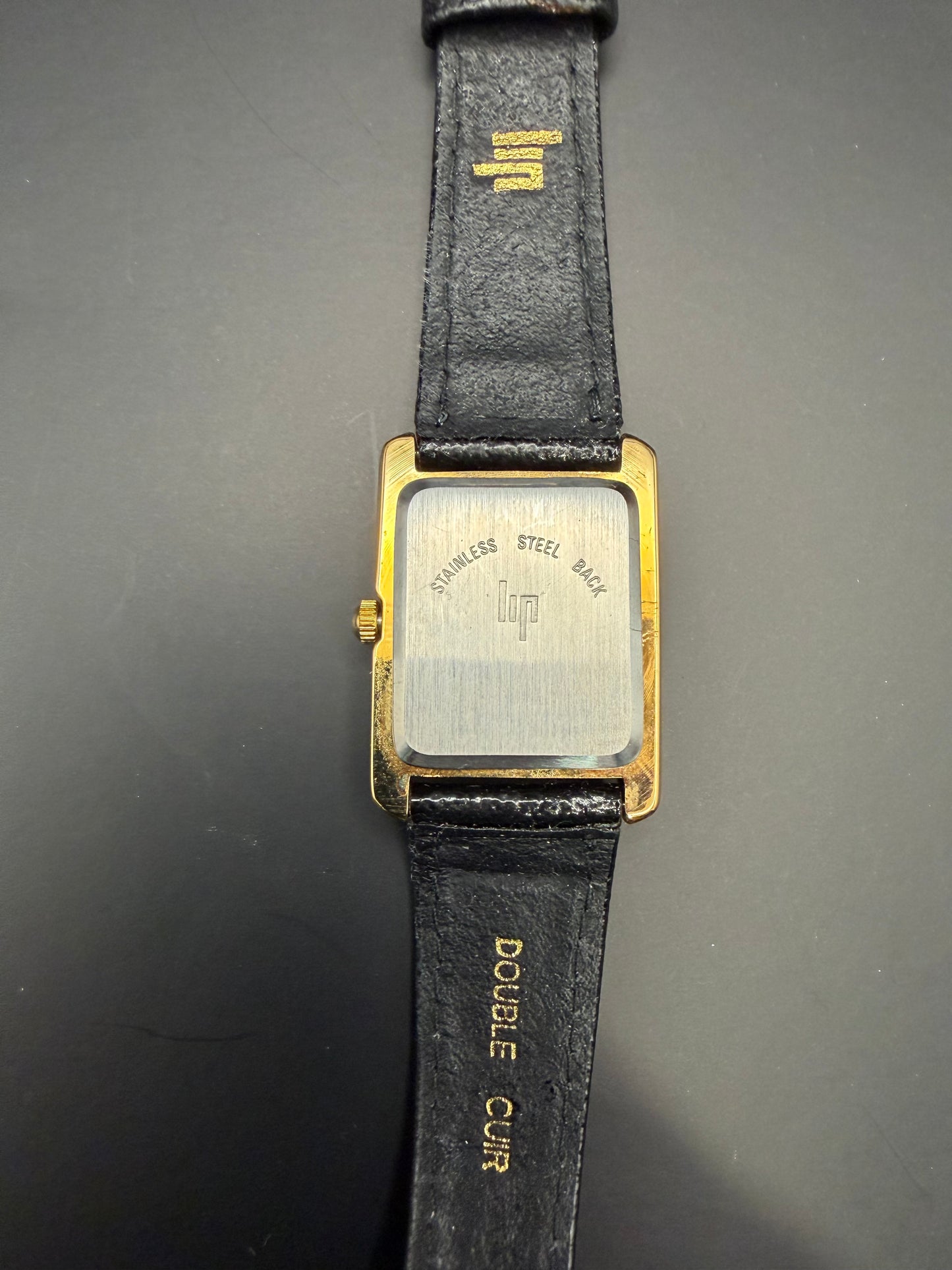 Montre LIP quartz vintage petite montre tank, cadran romain élégant