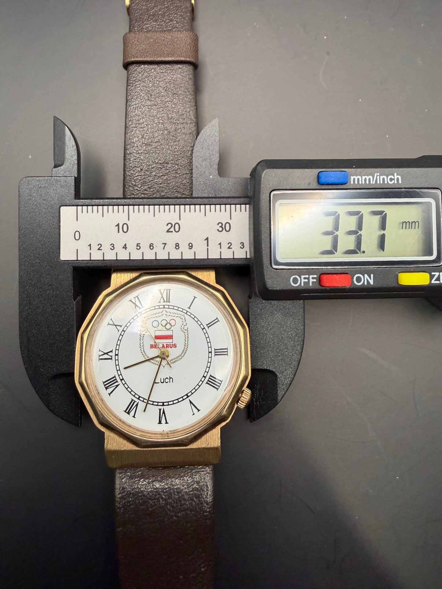 Montre vintage Luch Quartz Luch 2356 – cadran commémoratif Belarus jeux Olympique